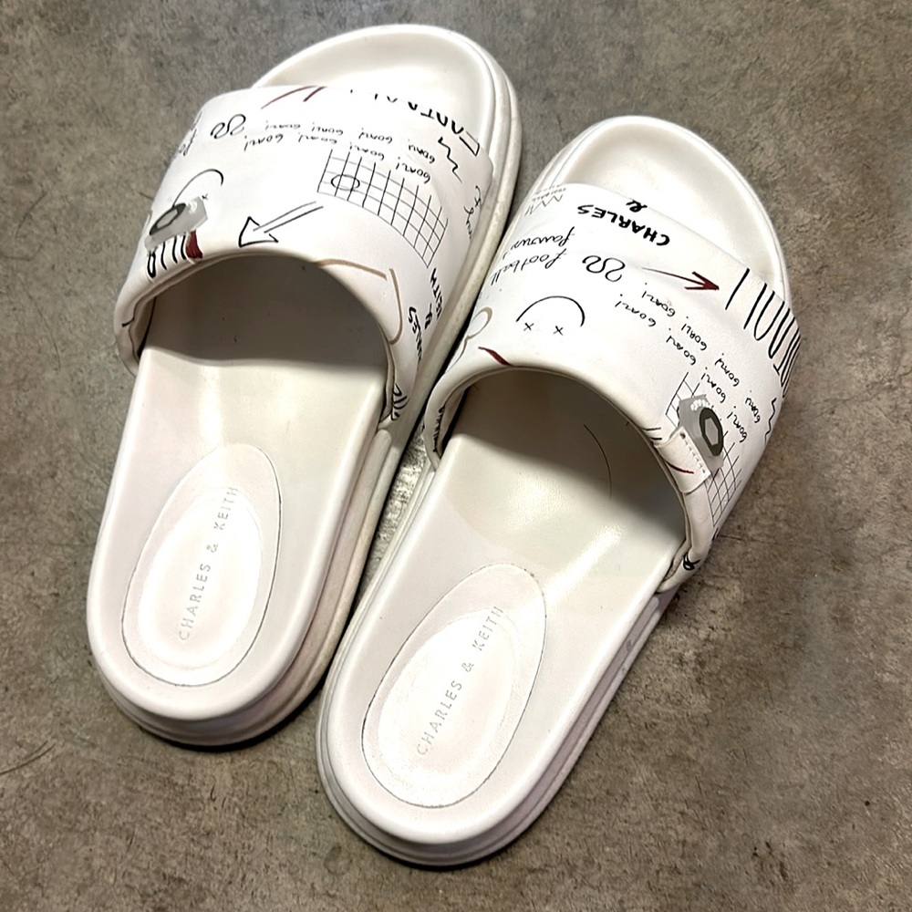 Graffiti Print Flatform Sliders - White